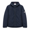 Moncler jas met capuchon en kenmerkend lensdetail