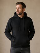 Heren Effen Hoodie met Capuchon in Zwart, driekwartaanzicht