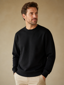 Man draagt heren fleece hoodie, effen kleur, casual, driekwartsaanzicht