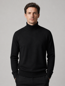 Man draagt zwarte gebreide coltrui in slim fit, voorkant