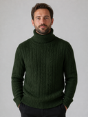 Man draagt groene geribbelde coltrui met slim fit, voorkant