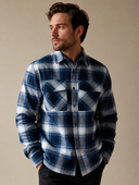 Heren Geruite Overshirt Jas met Gewatteerde Voering in Blauw - driekwart zijaanzicht