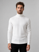 Man draagt witte slim fit coltrui, voorkant