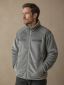 Man draagt heren Softshell Fleecejas met Volledige Rits, driekwartsaanzicht